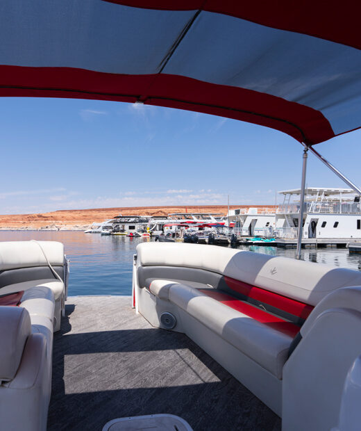 APM Pontoon boat rental